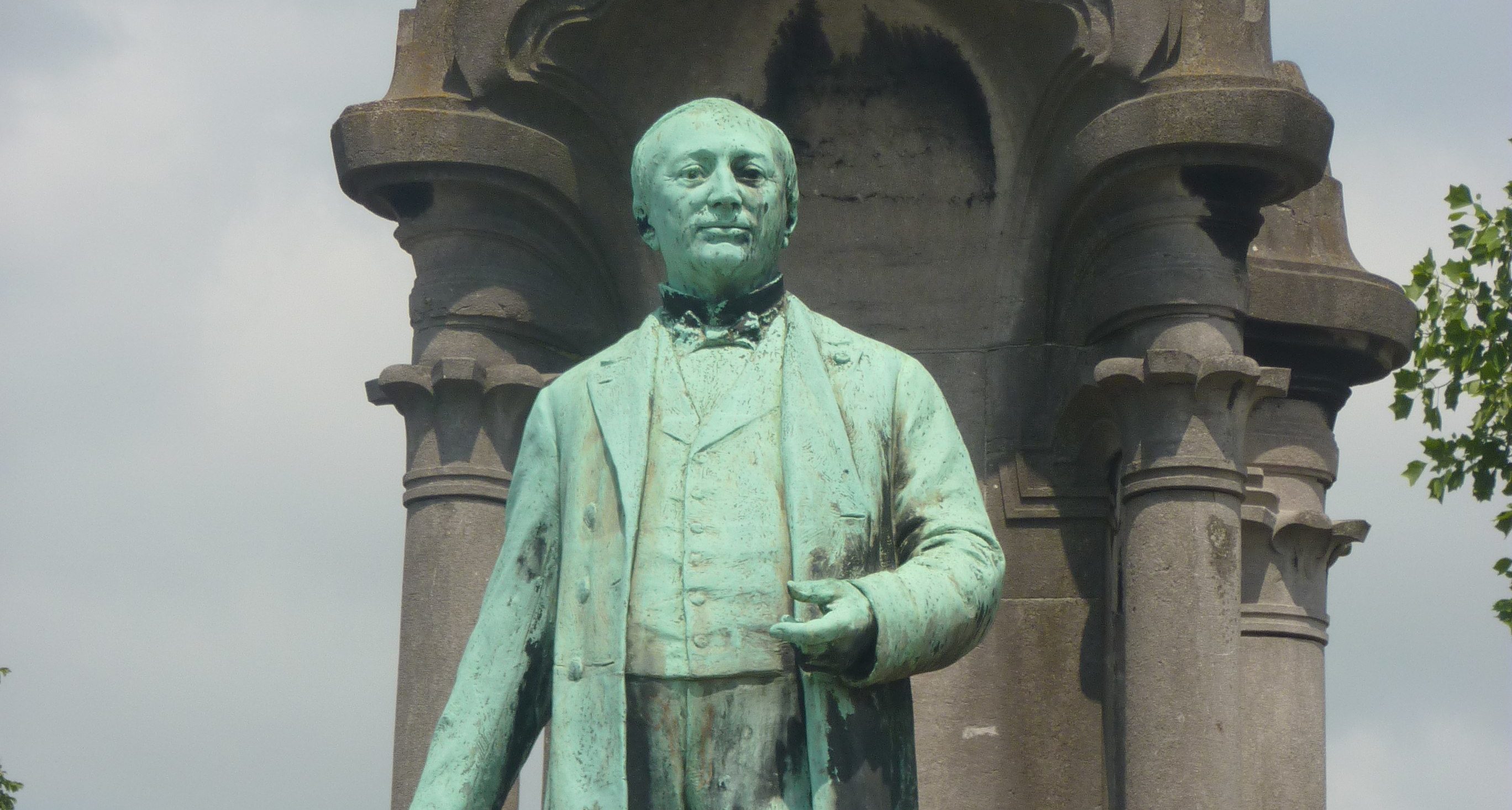 cropped-2736px-Monument_à_Jules_Bara_1902_détail_de_la_figure_éponyme.jpg